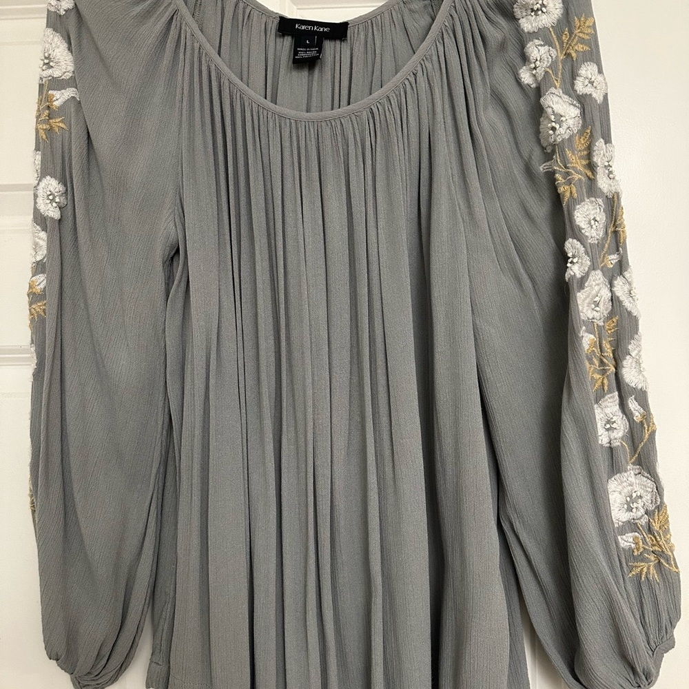 Karen Kane Floral Embroidered Blouse Pleat Detail Size L (fits like 1X) NWOT
